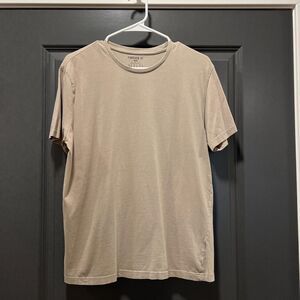 Men's tan short sleeve tee Size M